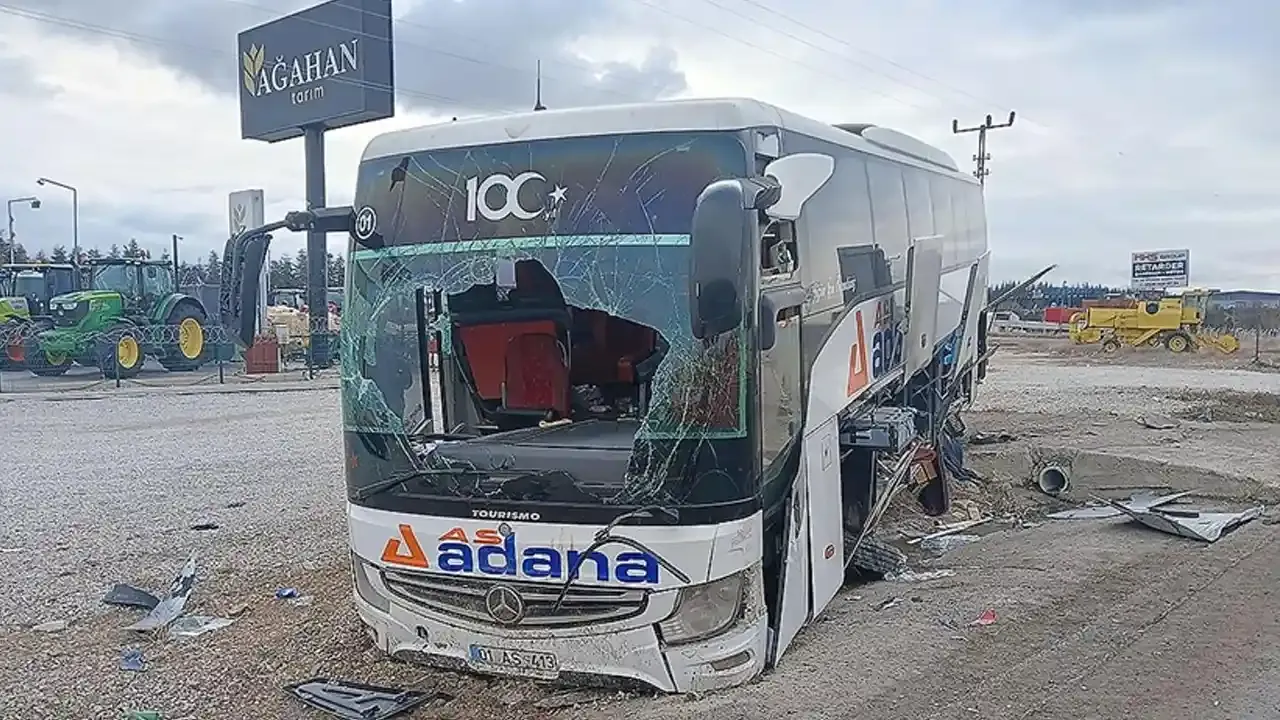 Ankara'da yolcu otobüsü beton bariyerlere çarptı! 16 yaralı