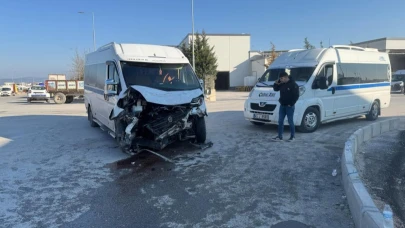 Manisa'da işçi servisi kaza yaptı: 19 yaralı