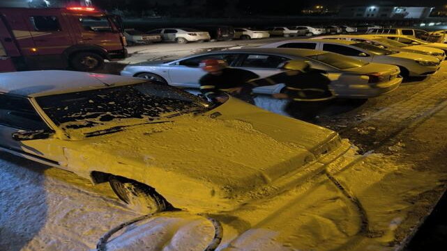 Şanlıurfa Eyyübiye'de Hastane Otoparkında Araç Yangını: Ekipler Zamanında Müdahale Etti